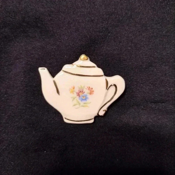 Teapot gold tone brooch - Picture 1 of 5